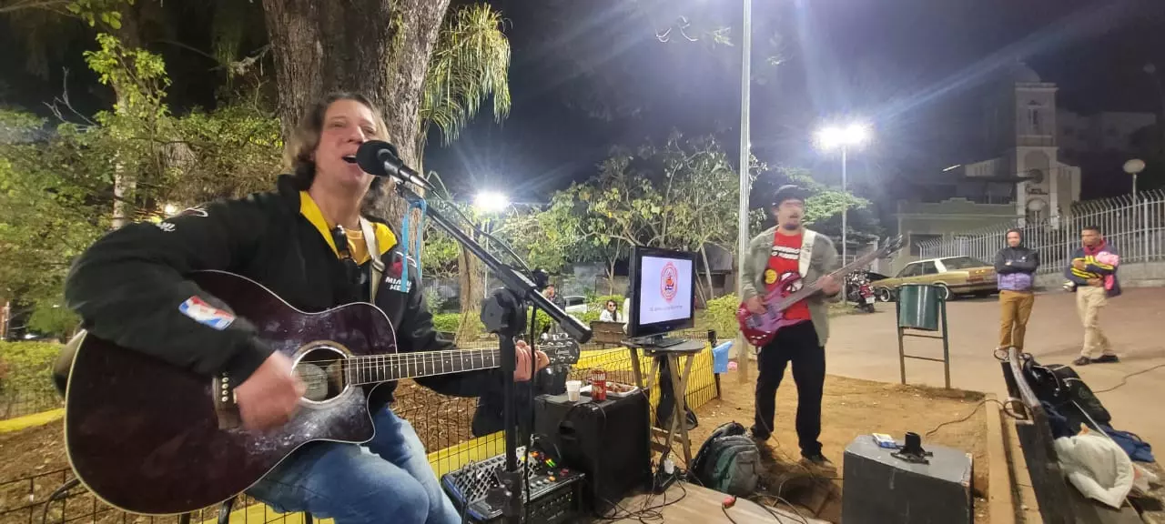 Música na Praça: Igor Novaes e Iuri se apresentam nesta sexta-feira em Santos Dumont